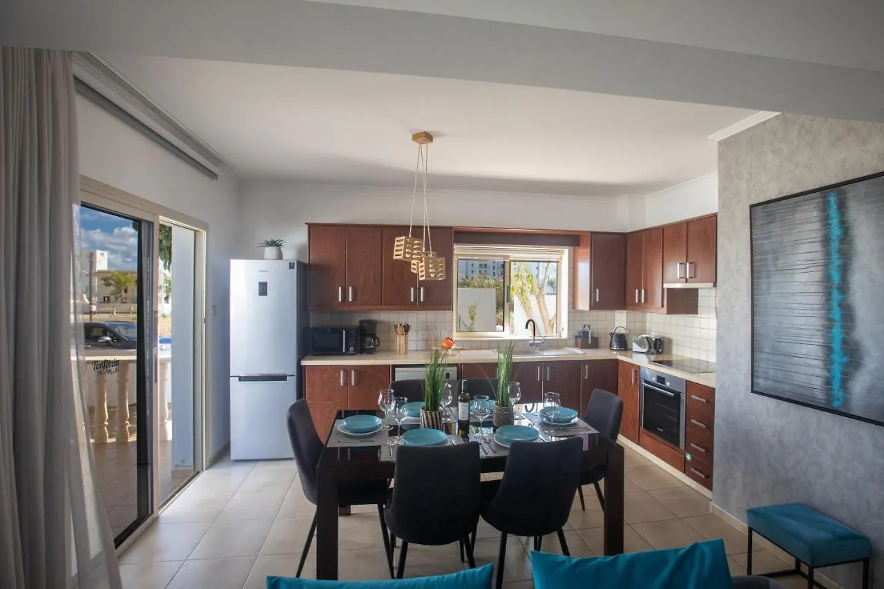 Tonia Seaview Villas Protaras