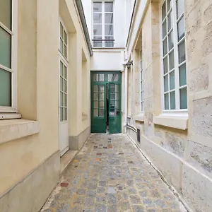 New & Design In The Heart Of Le Marais , Paris France